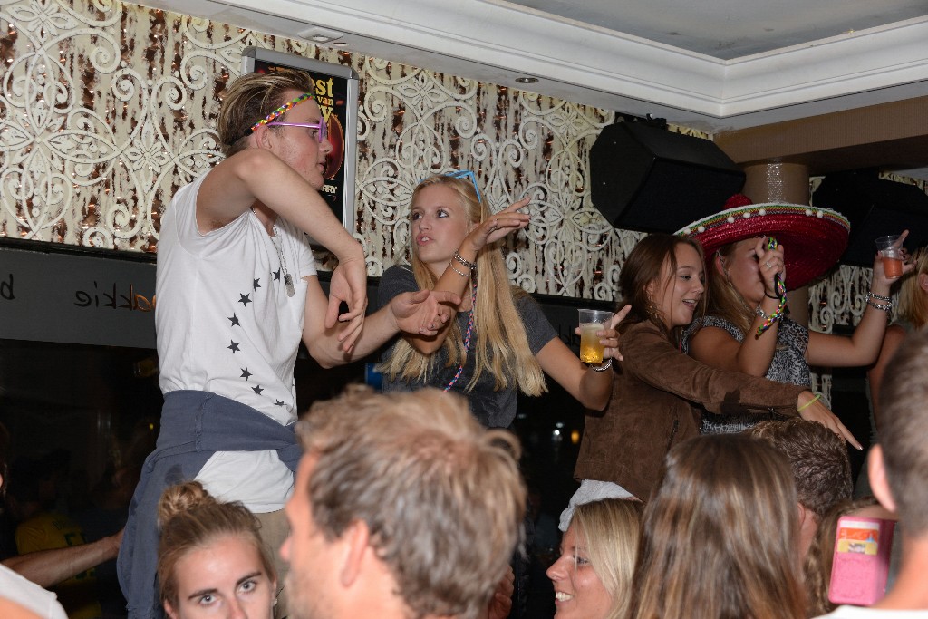 ../Images/Kroegentocht Zomercarnaval Noordwijkerhout 086.jpg
